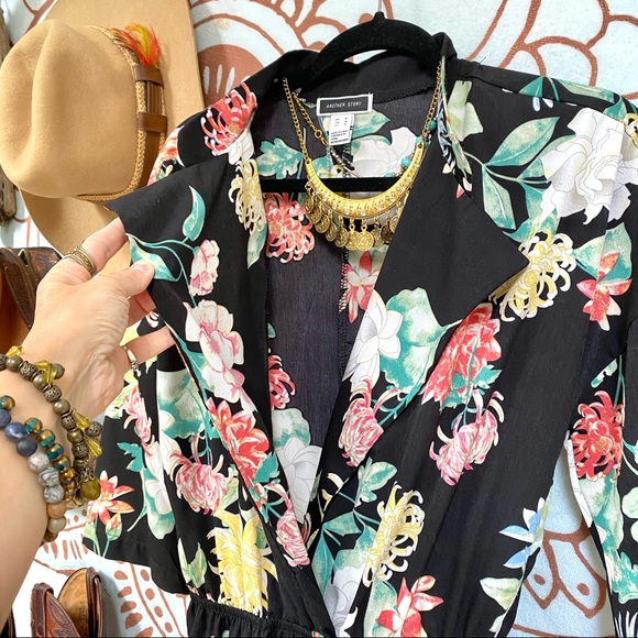 Sweet and super fun floral stunning Jumpsuit 🌺✨ - Picture 7 of 10